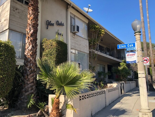 Photo - 2649 N Beachwood Dr Unit 3