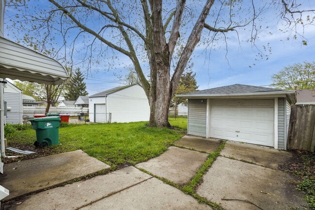 Photo - 22778 Almond Ave