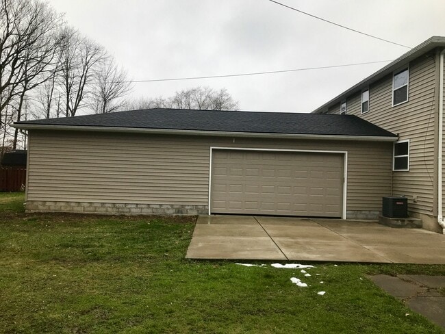 Photo - 87 Marine Dr