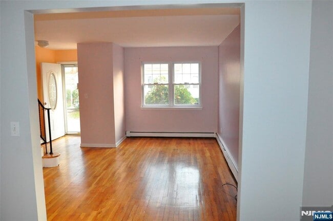 Building Photo - 29 Lewis Pl Unit 4-4 Rental