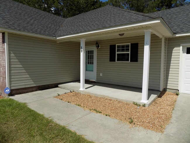 Photo - Three bedroom home in the city of Lakeland, GA