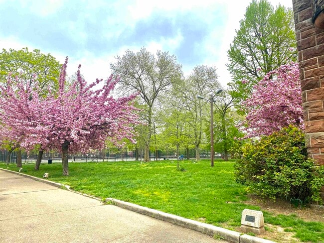 Photo - 1000 Palisade Ave Unit 2 front