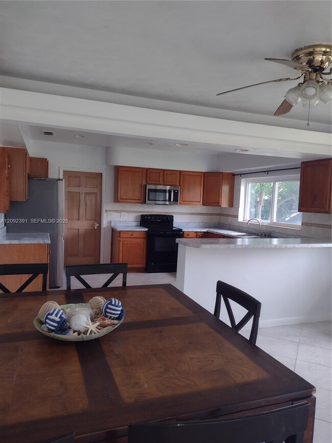 225 E 29th Ct