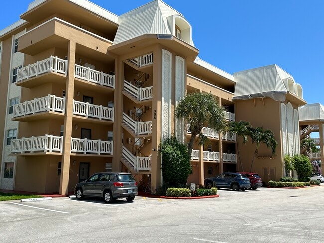 Building Photo - 308 Golfview Rd Unit 306