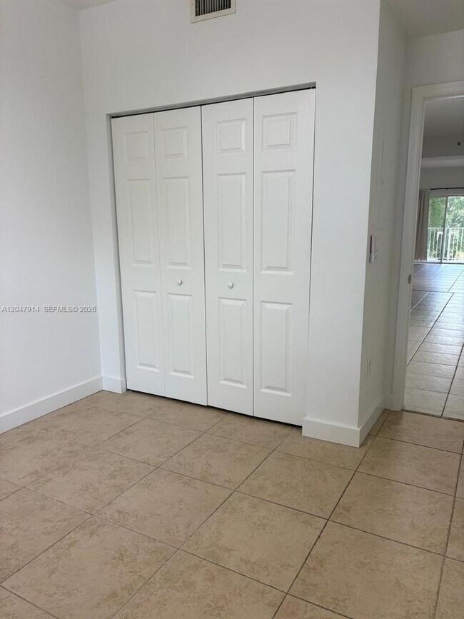 2080 Greenview Shores Blvd Unit 410