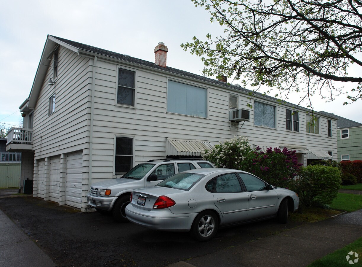 Photo - 475 E 18th Ave Apartments