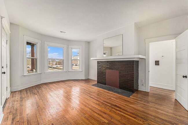 Building Photo - Charming Haven: Dunedin's Six-Family Gem Rental