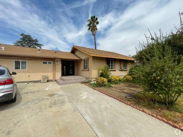 Building Photo - 17963 Emelita St Unit 17963.1 Rental