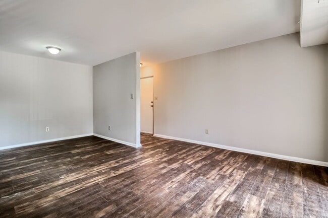 Photo - 1000 Sandlin Pl