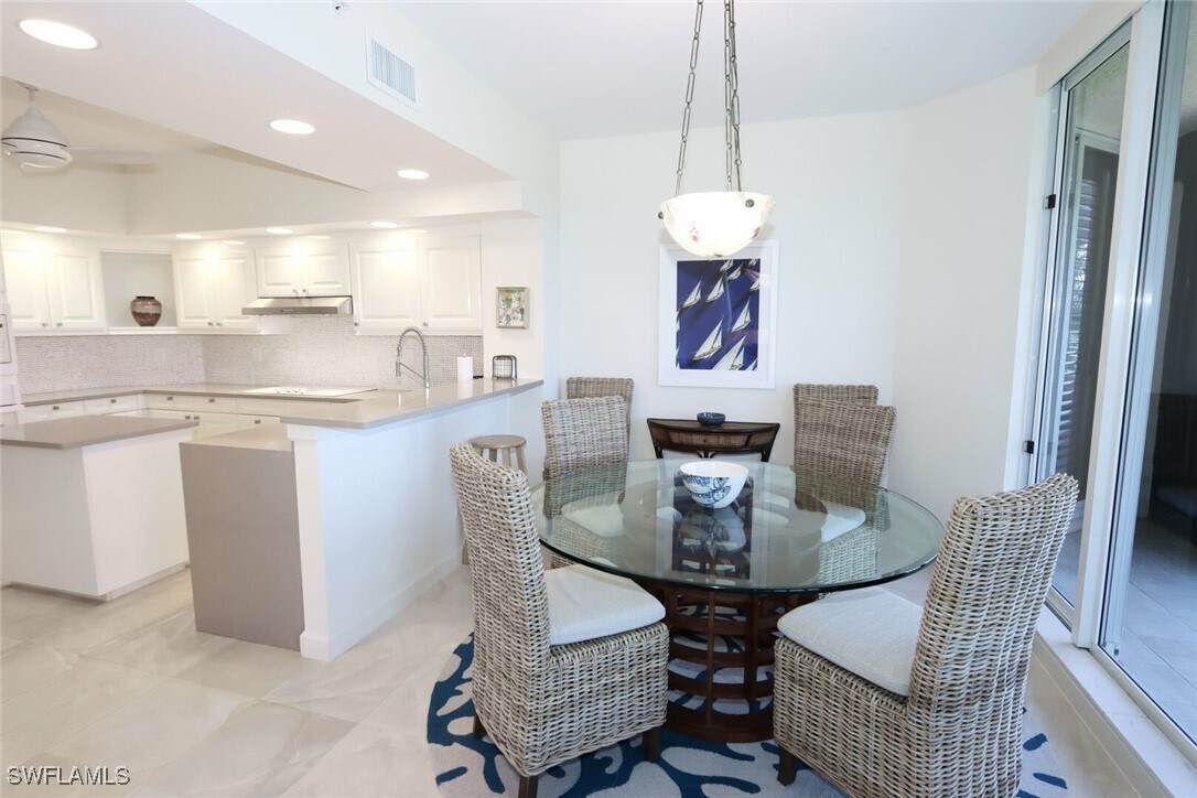 Photo - 8990 Bay Colony Dr Unidad 301