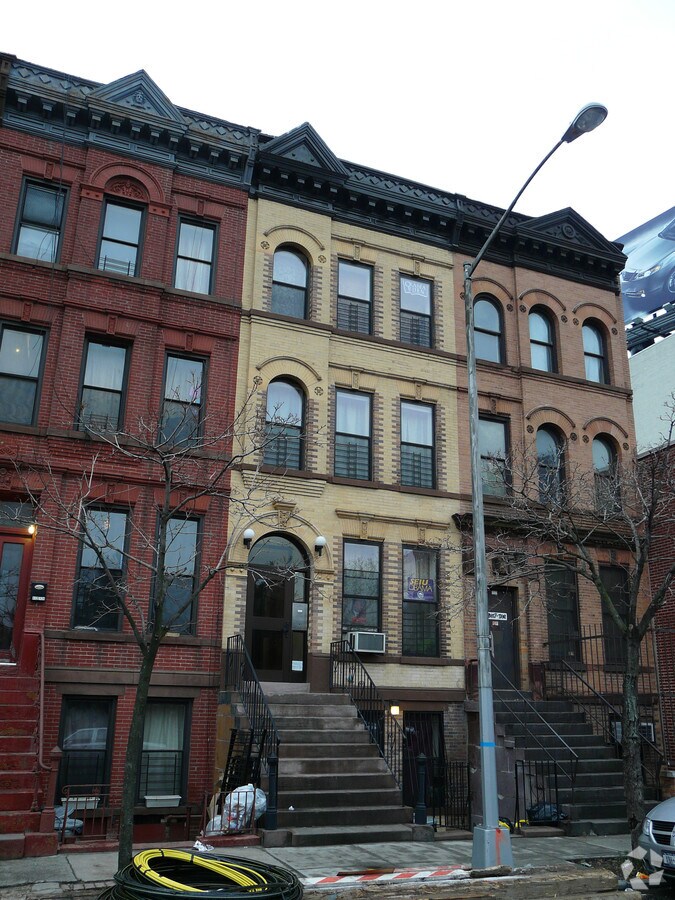 Photo - 410 E 134th St