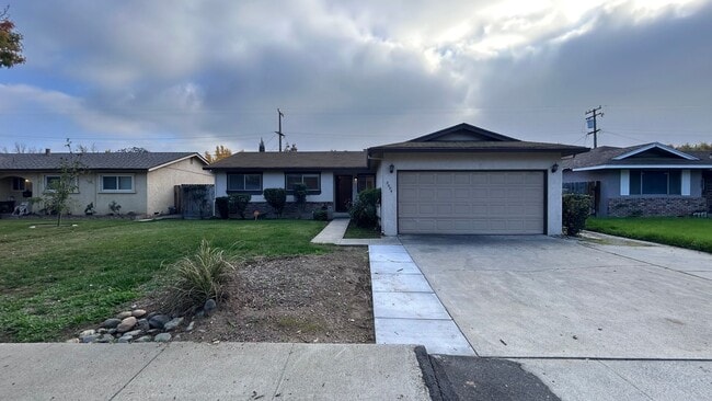 Building Photo - 2004 Robbie Ave