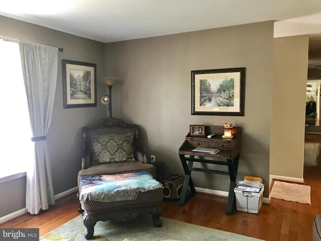 Photo - 8 Plumosa Dr