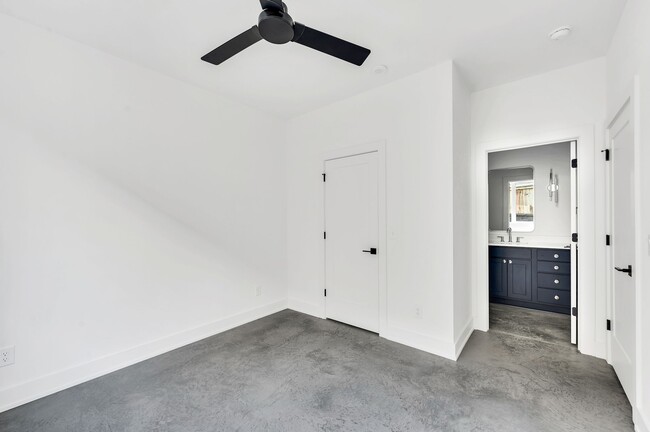 Photo - 18 Willis St