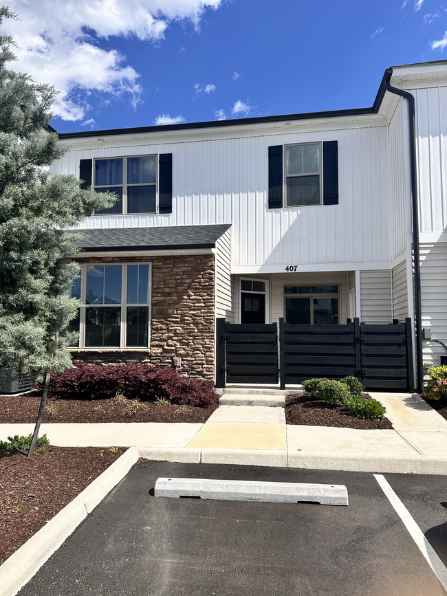 Building Photo - 407 Kathy Ann Wy W Rental