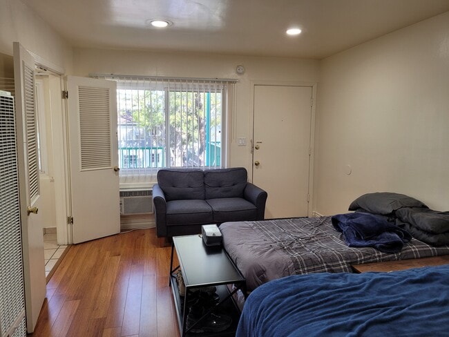 479 Landfair Ave