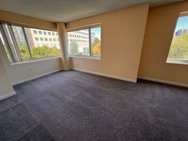 Photo - 8 Museum Way Unidad 416