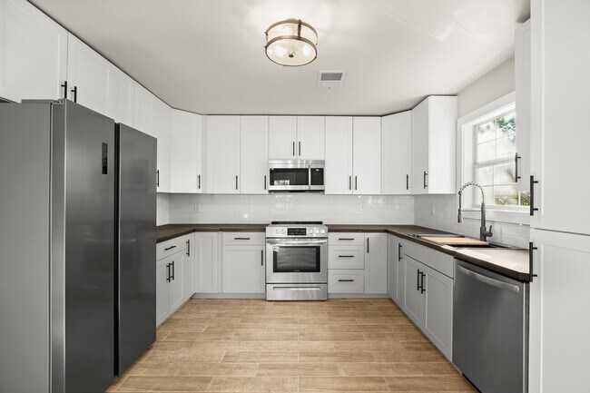 Photo - 402 Twin Elm Dr