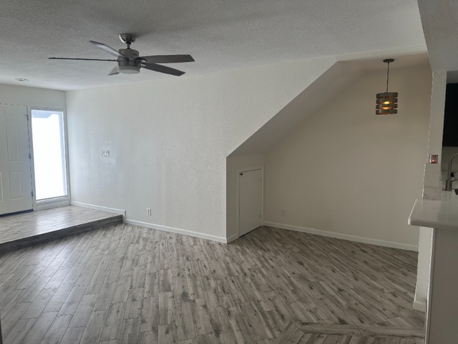 Photo - 1820 E Morten Ave Unidad 126