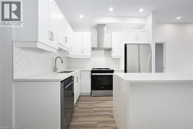 Photo - 153 Wilson St W Unité 402