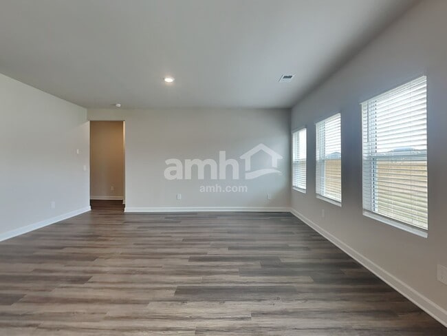 Photo - 758 Treeline Rd