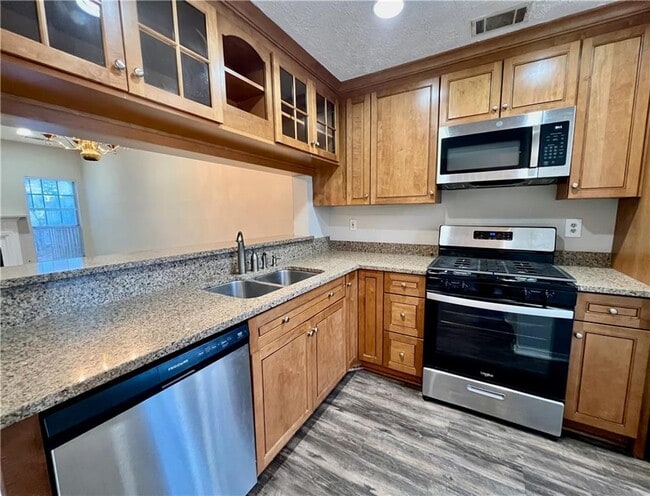 Photo - 206 Wedgewood Way