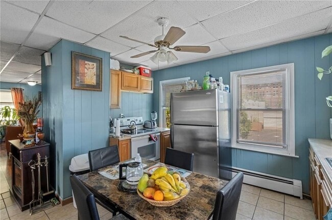 Photo - 528 Lonsdale Ave