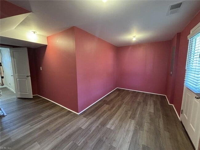 Photo - 2027 Petersen Way