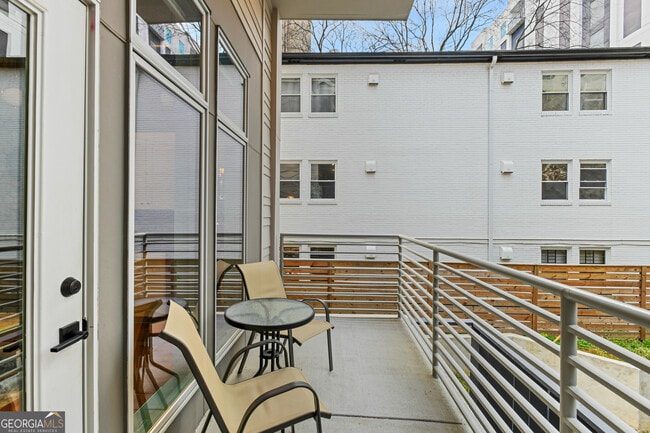 Building Photo - 208 12th St NE Unit 102