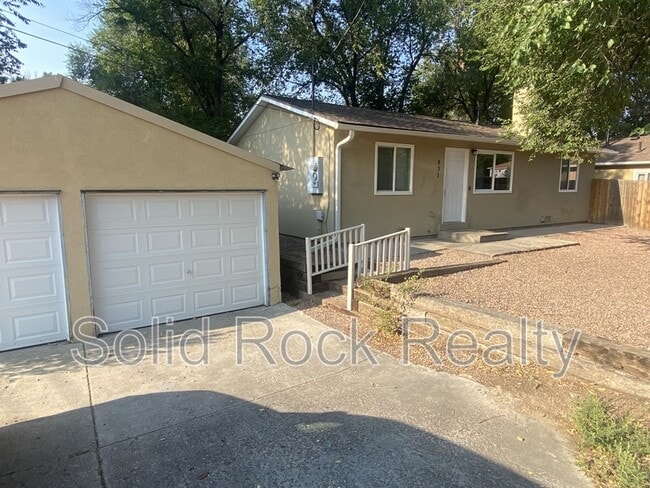 Building Photo - 829-831 Prairie Rd Unit - 831 Rental