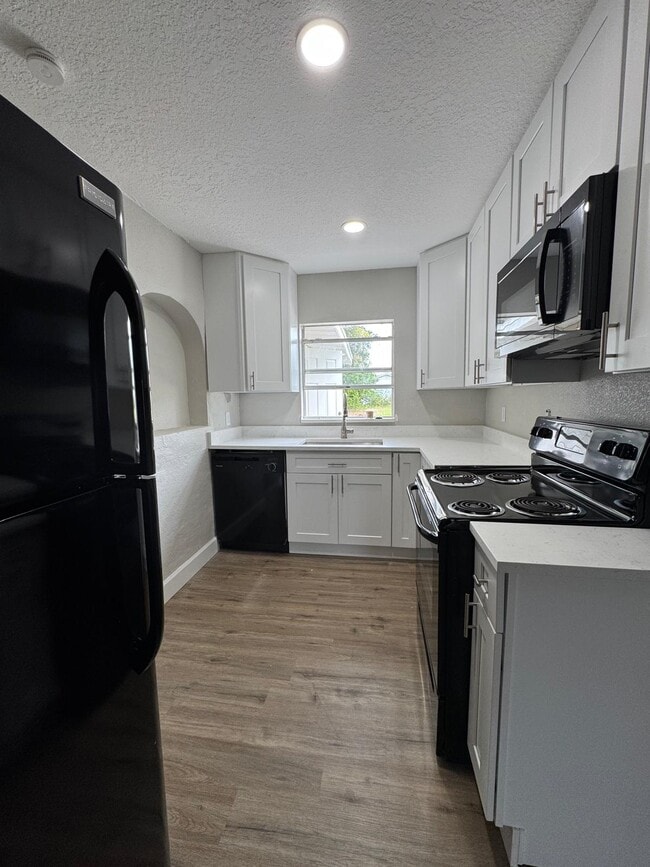 Photo - 2420 Edwin St NE