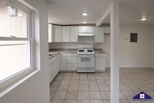 Building Photo - 502 S 1st St Unit Apt. 1