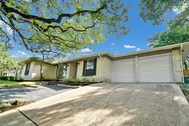 Building Photo - 8827 Mountain Path Cir