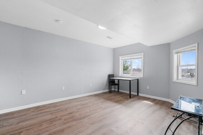 Photo - 404 N Superior St Unidad 2