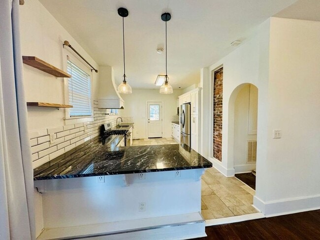 Photo - Available this Summer!! Beautiful 3 bed, 2 bath home located in Ardsley Park in Savannah, Ga!!