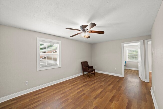 303 Linwood St Unit 1/2