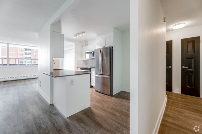 1BR, 1BA - 829SF - Kitchen - 580 THE EAST MALL