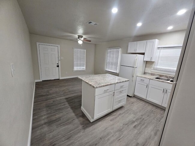 Building Photo - 915-917 N Fitzhugh Ave Rental