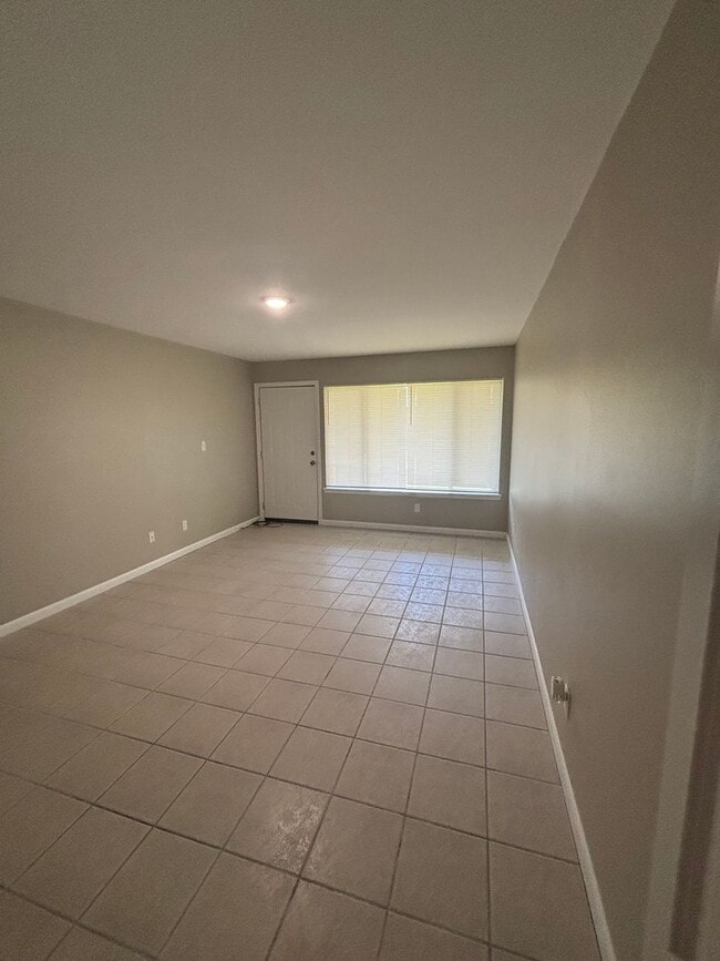 Photo - 210 Pelham Rd