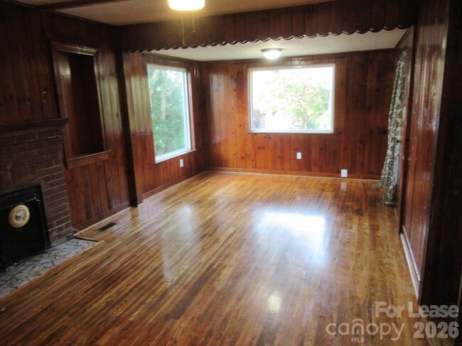 Photo - 306 2nd St