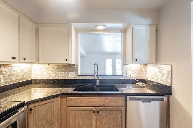 Photo - Newly Renovated 2 Bed 1.5 Bath Townhouse
