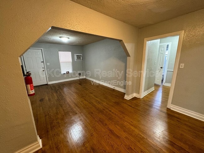 Photo - 1319 N Gatewood Ave Unit 2