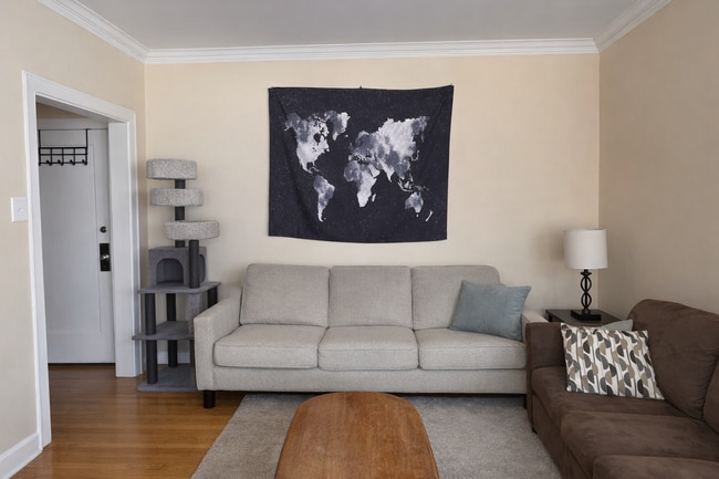 Living Room - 1070 W Granville Ave Unit 10