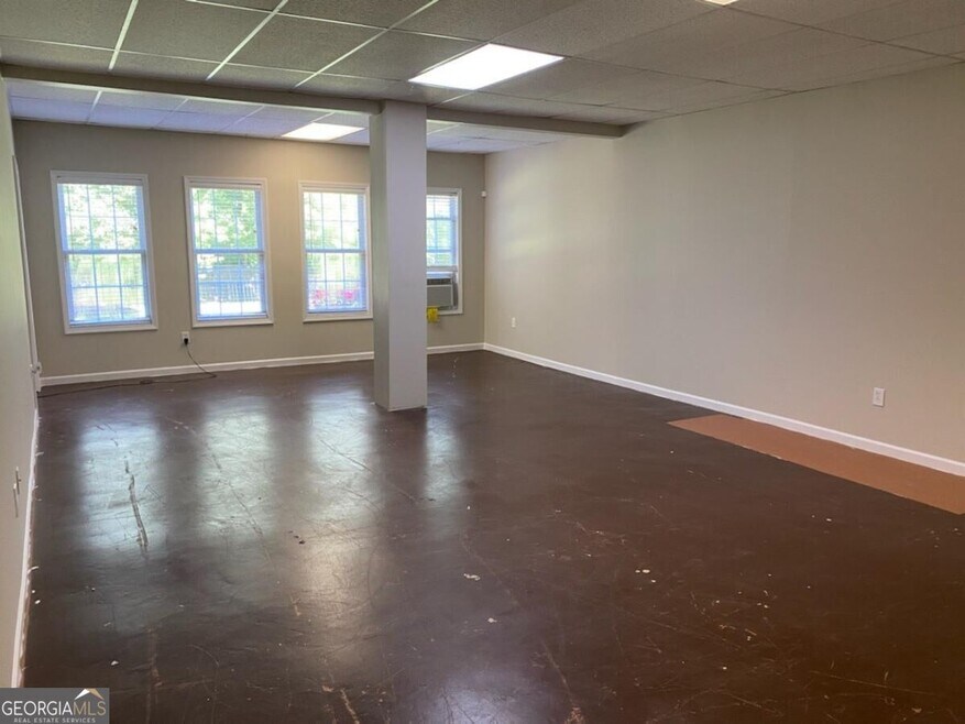 6170 Devonshire Dr Unidad (BASEMENT APT)
