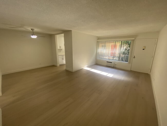 #305 - 1025 S Holt Ave