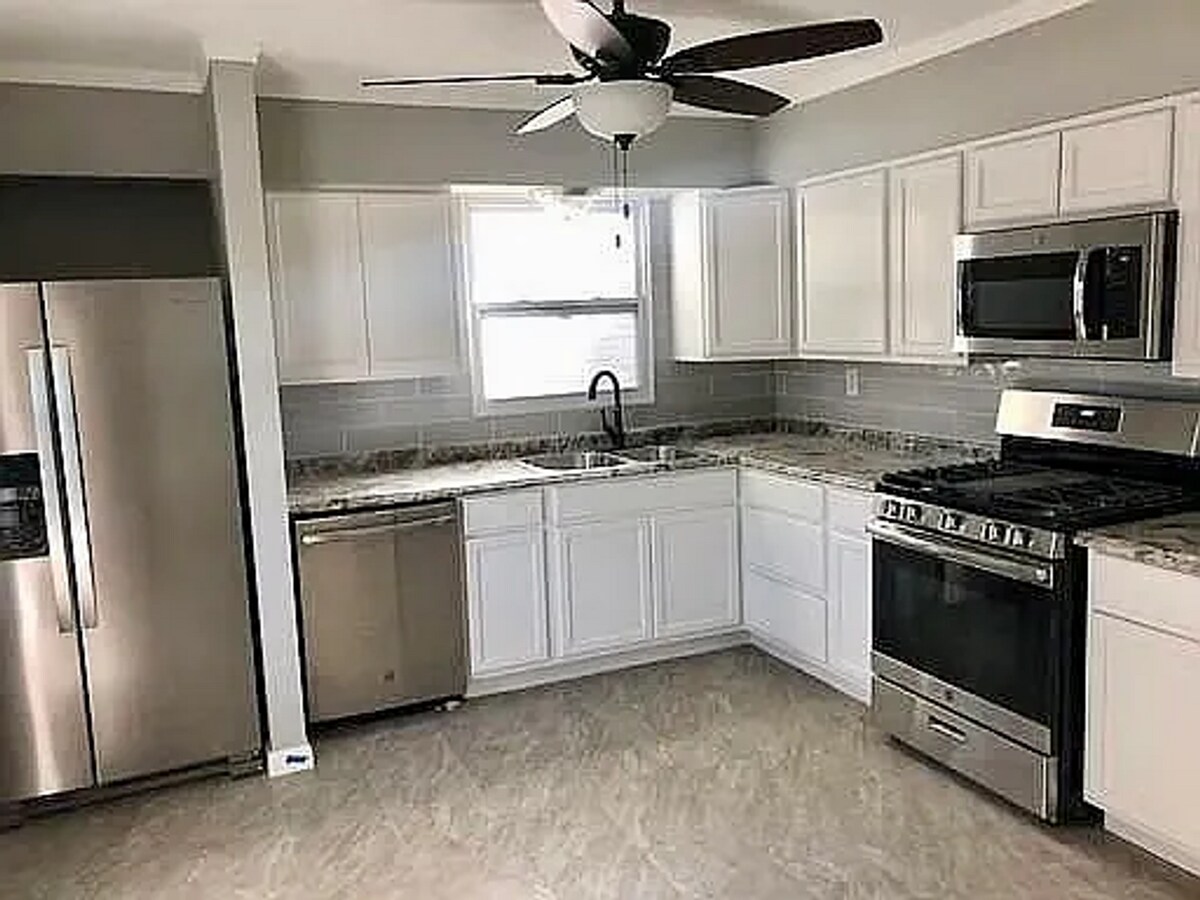 Photo - 2716 Avenue H