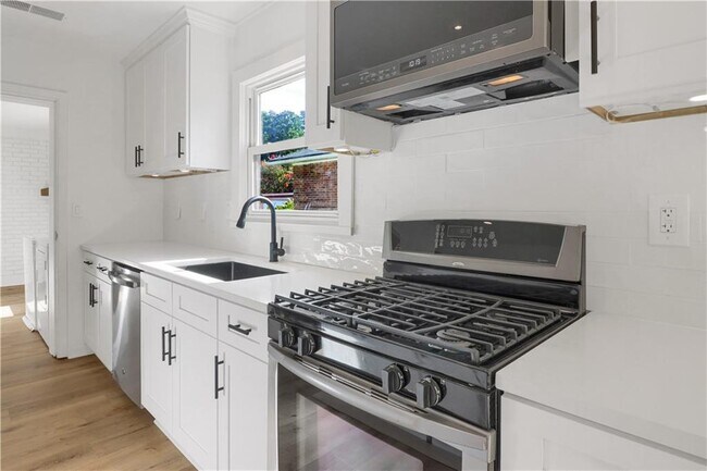 Photo - 776 Norwood Rd SE