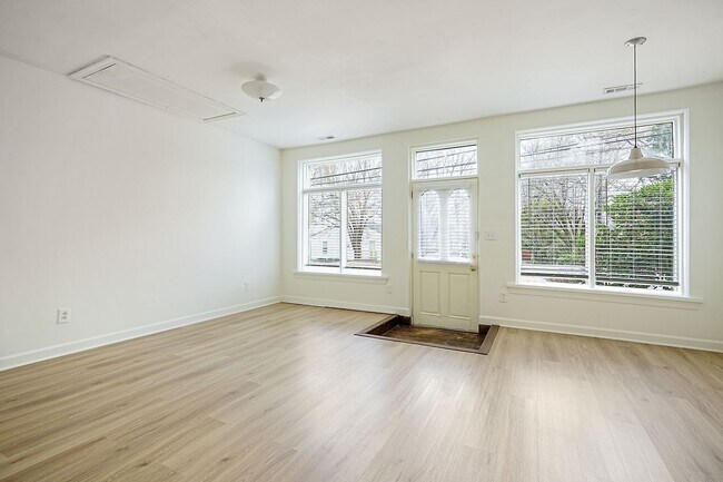 Photo - 505 N Greensboro St Unit A