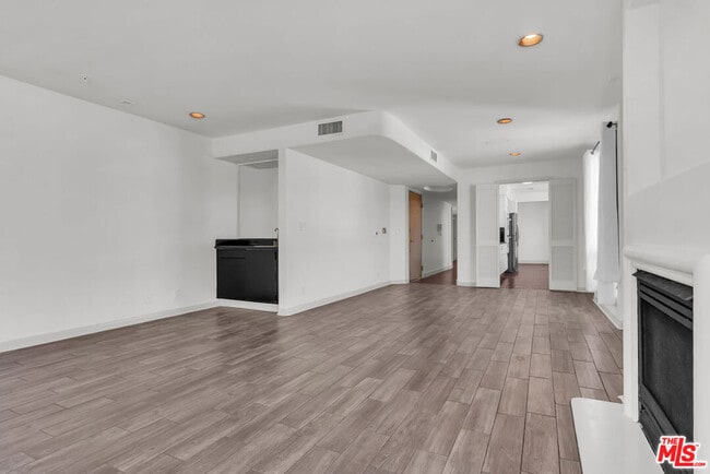 Photo - 131 Croft Ave Unit 401