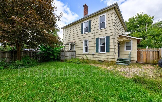 Photo - 673 E Sycamore St